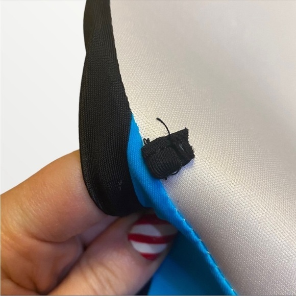 LA VIE EN ROSE | XL Striped Twist Bikini Top (SC) - Picture 3 of 5